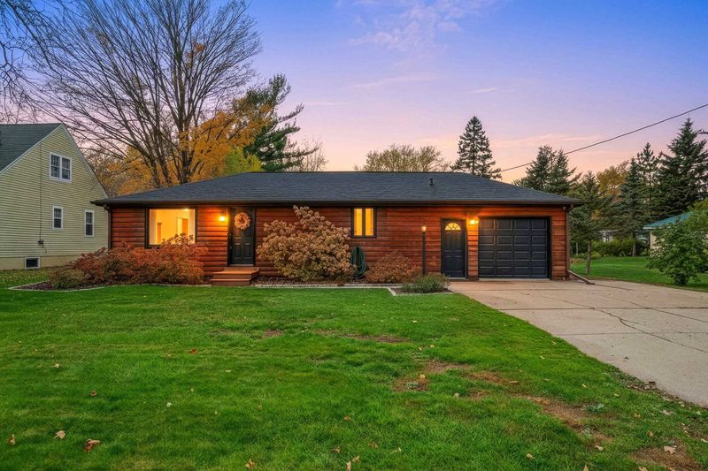 215 Lincoln St, Pulaski, WI 54162