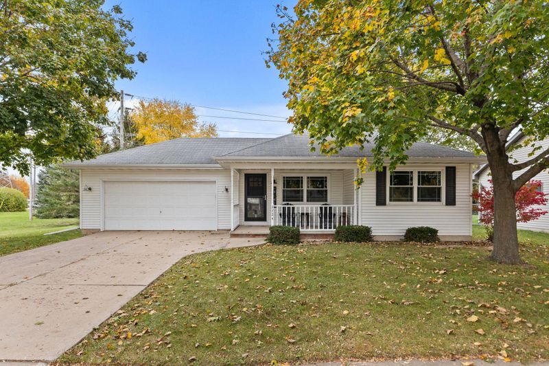 2724 S Summerset Dr, Appleton, WI 54915