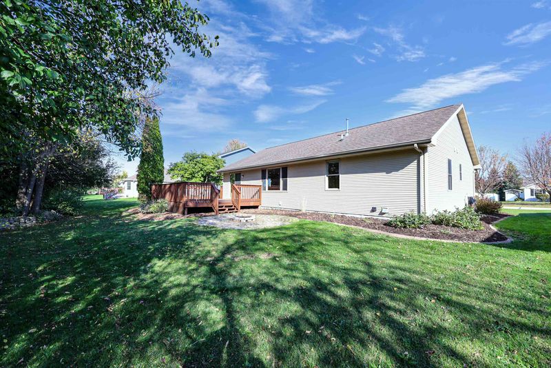 2194 Deer Prairie Dr, Neenah, WI 54956