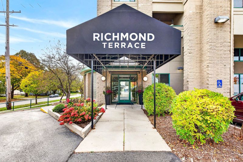 400 N Richmond St #324, Appleton, WI 54911