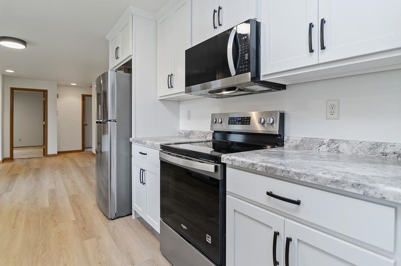 617 N Cambridge Dr, Appleton, WI 54915
