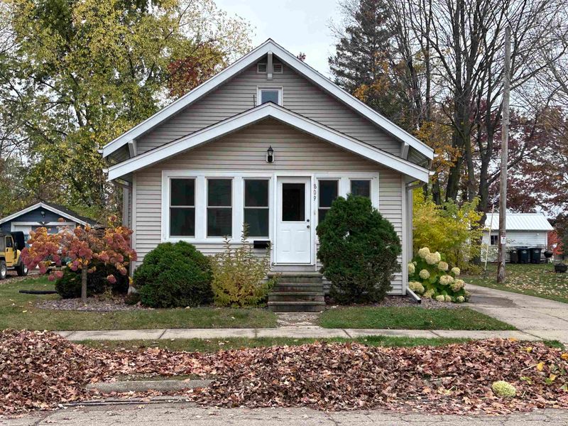809 S River St, Shawano, WI 54166