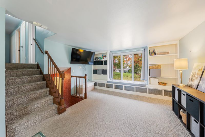 1680 Cormier Rd, Green Bay, WI 54313