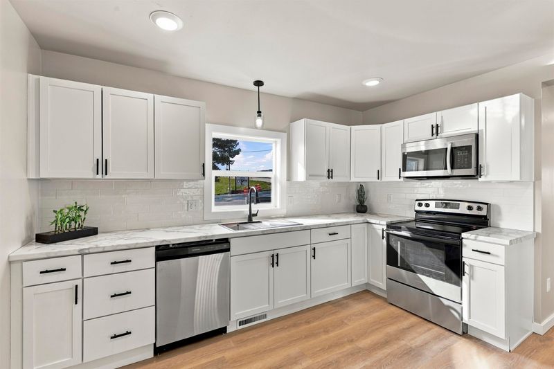 324 W Winneconne Ave, Neenah, WI 54956