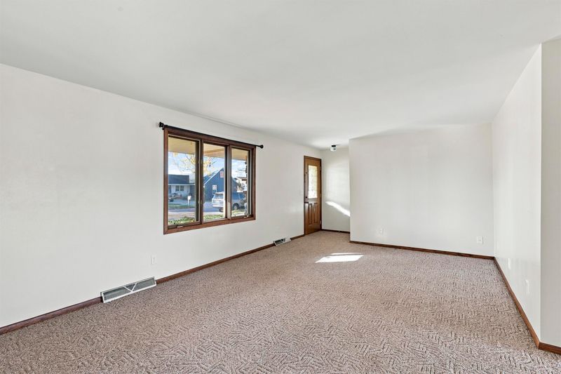 400 E 20th St, Kaukauna, WI 54130