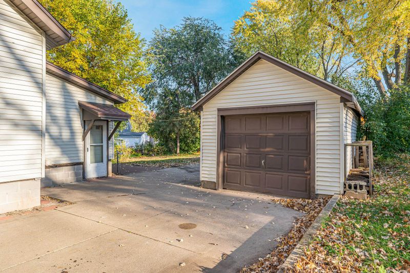 205 Darboy Rd, Combined Locks, WI 54113
