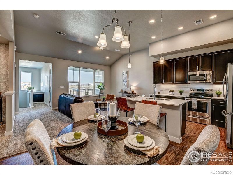 350 High Point Dr #206, Longmont, CO 80504