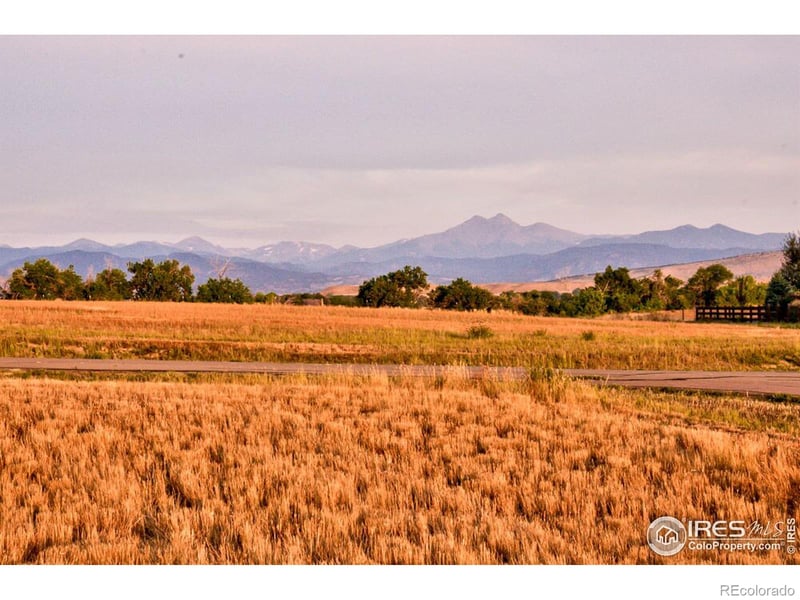 12924 Woodridge Dr, Longmont, CO 80504
