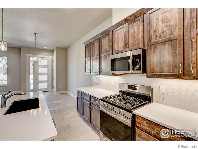 182 High Point Dr, Longmont, CO 80504