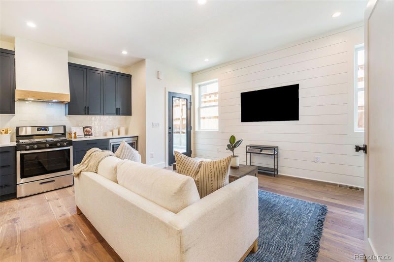 1310 Knox Ct, Denver, CO 80204