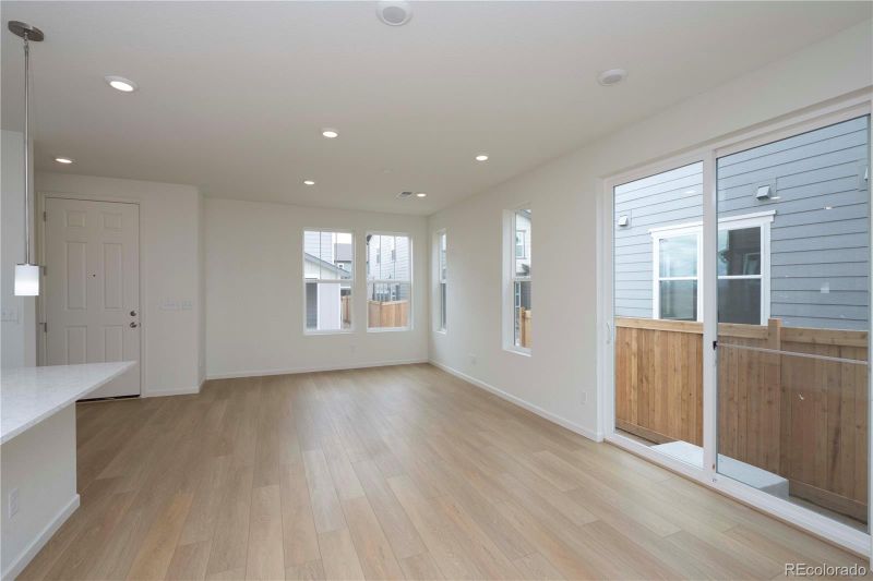 28426 E 6th Pl, Aurora, CO 80018