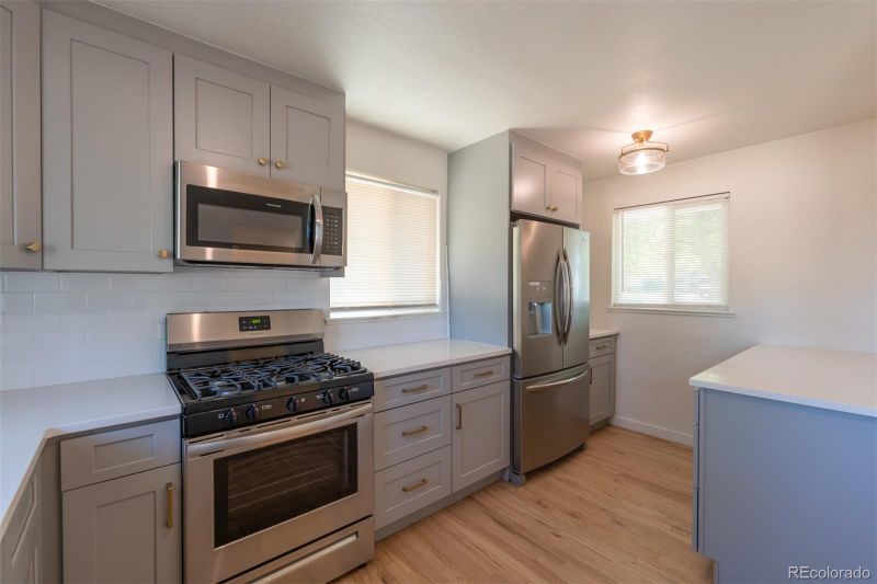 5656 S Lakeview St, Littleton, CO 80120