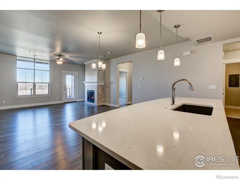 255 High Point Dr #206, Longmont, CO 80504