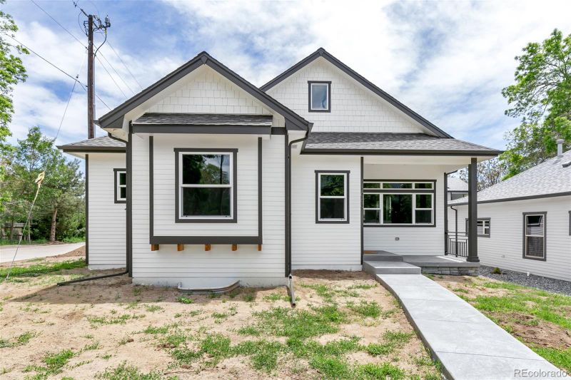 1060 N Cleveland Ave #204 E 11th, Loveland, CO 80537