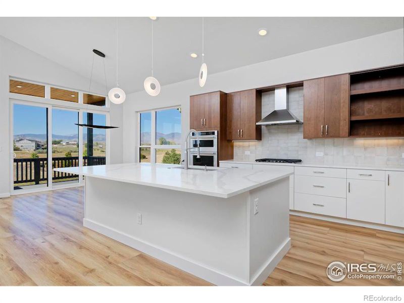 5637 Four Leaf Dr, Longmont, CO 80503