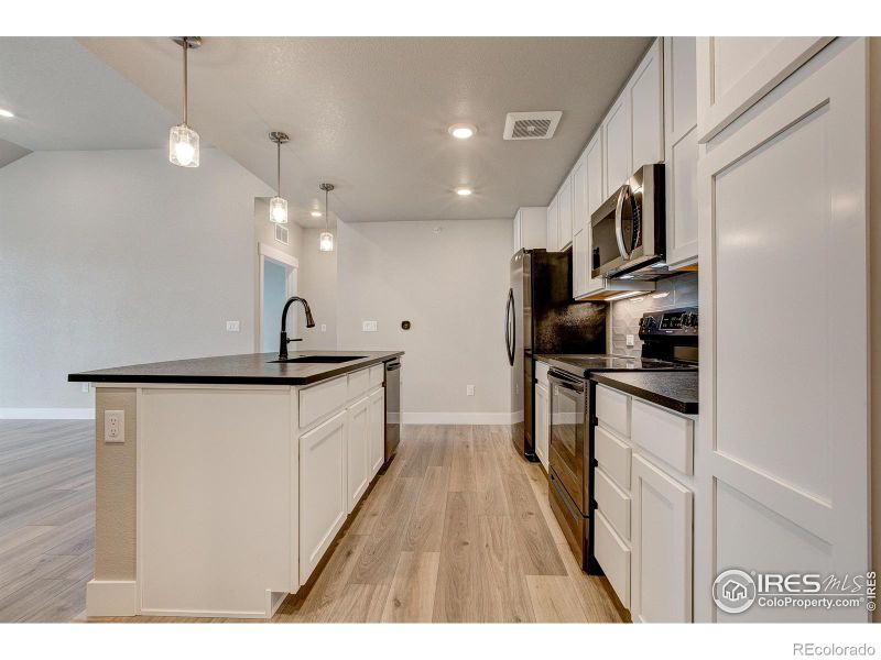 285 High Point Dr #203, Longmont, CO 80504