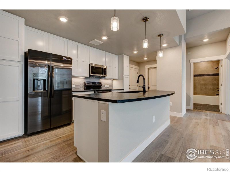 285 High Point Dr #203, Longmont, CO 80504