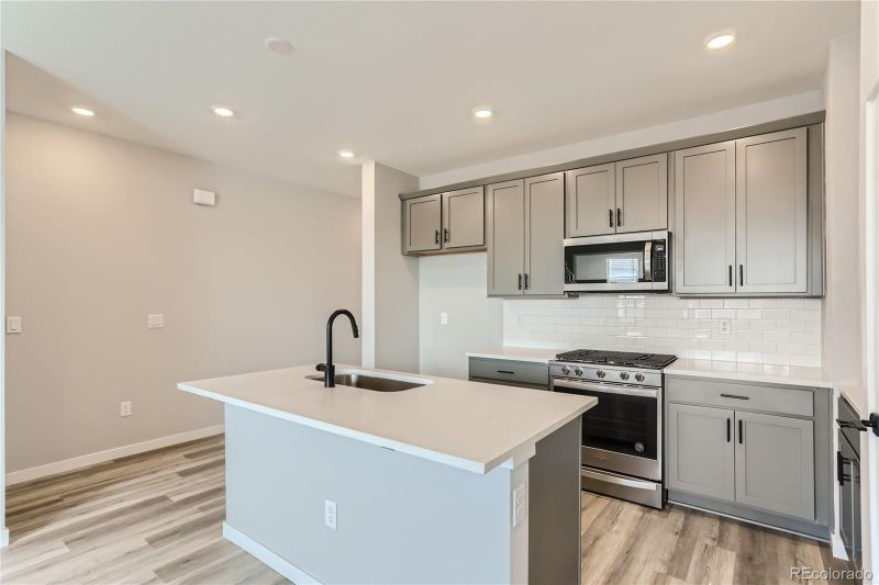 312 N Geneva St, Aurora, CO 80010