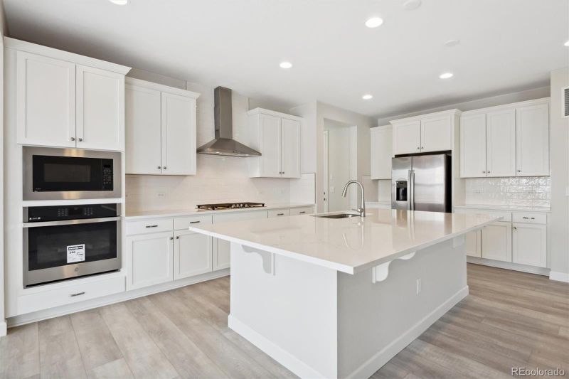 7274 S Waterloo Way, Aurora, CO 80016