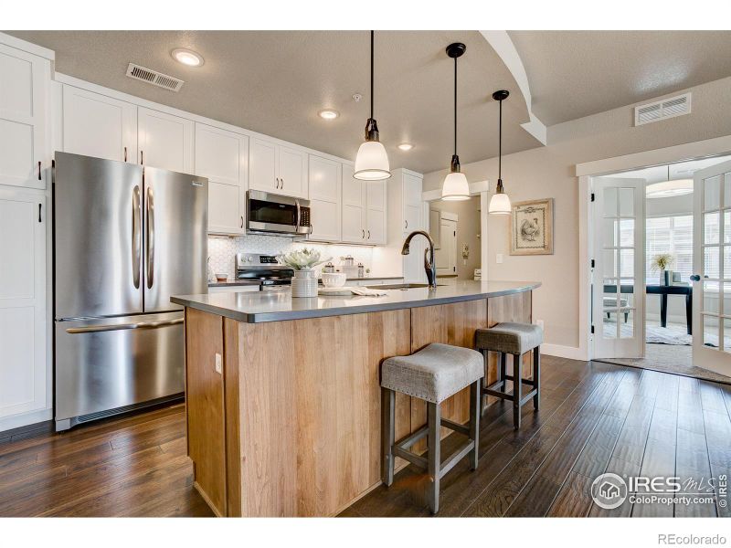 285 High Point Dr #202, Longmont, CO 80504