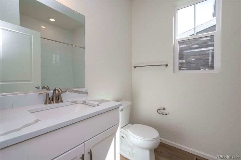 5941 N Liverpool Ct, Aurora, CO 80019