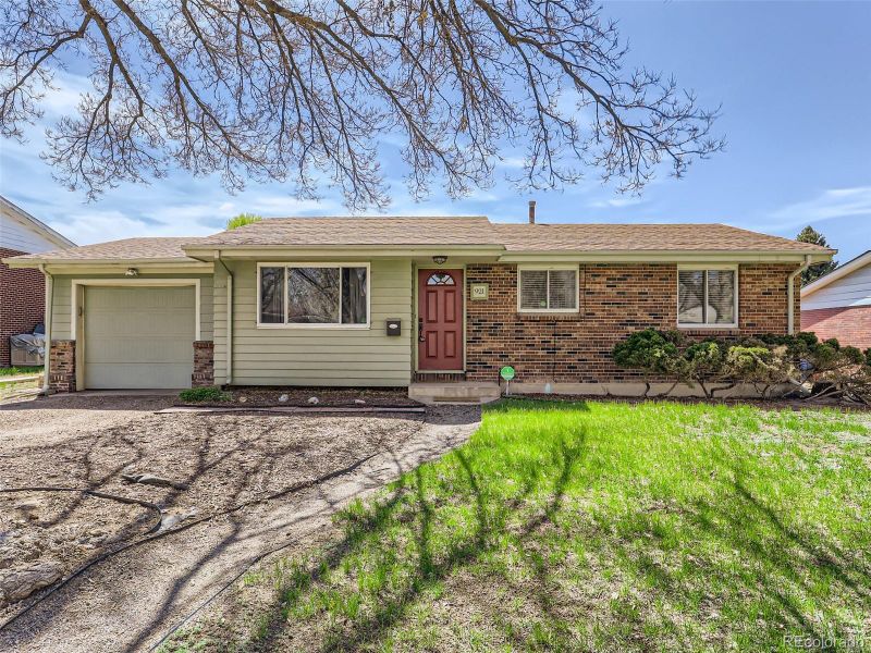 921 S Ironton St, Aurora, CO 80012