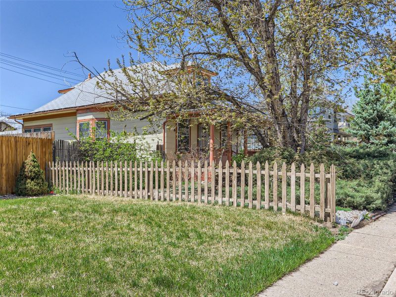 349 S Holly St, Denver, CO 80246