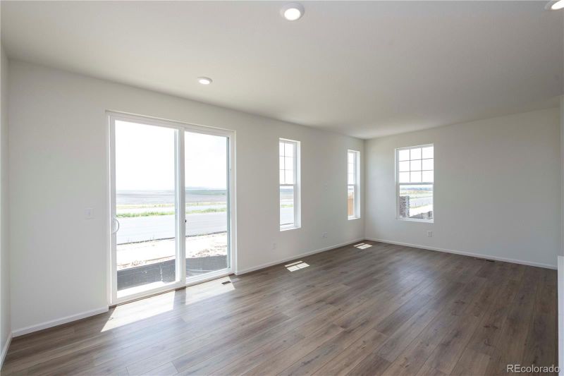 608 N Bersshine Ct, Aurora, CO 80018