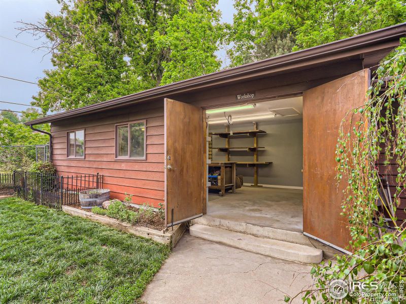 6861 Saulsbury St, Arvada, CO 80003