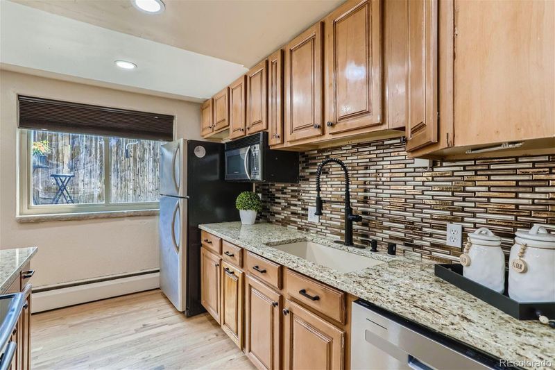 656 N Logan St #4, Denver, CO 80203