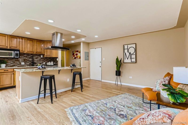 656 N Logan St #4, Denver, CO 80203
