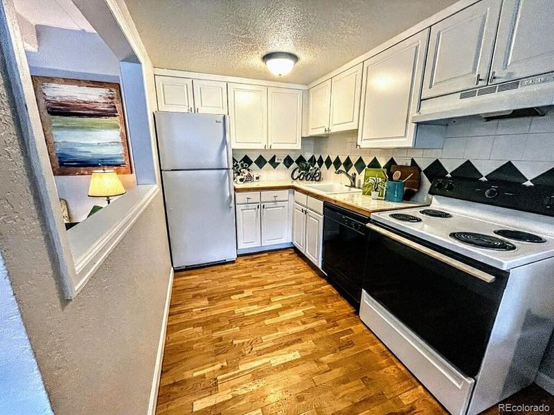 655 Pearl St #102, Denver, CO 80203
