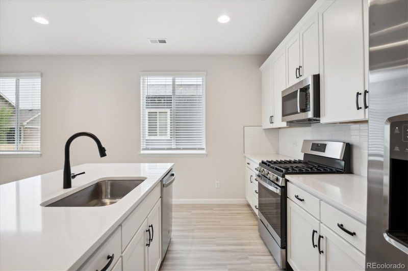 5442 Shadow Creek Ct, Windsor, CO 80528