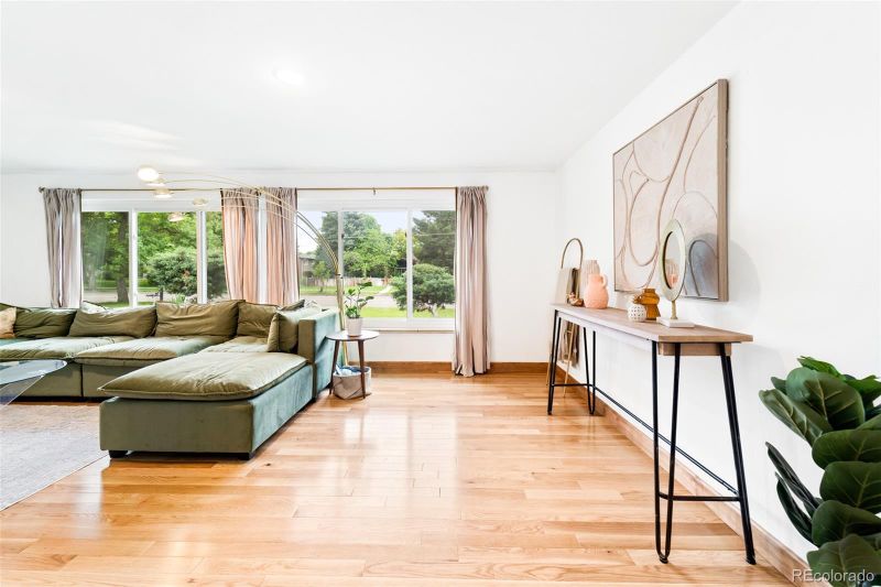 516 Monaco Pw, Denver, CO 80220