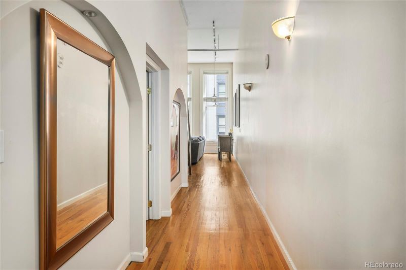 1555 California St #309, Denver, CO 80202