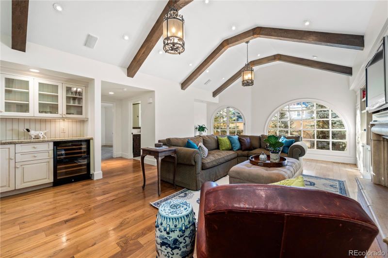 295 S High St, Denver, CO 80209