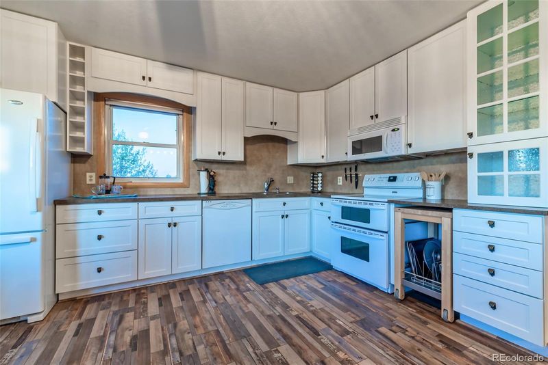 208 Thunder Ln, Como, CO 80432
