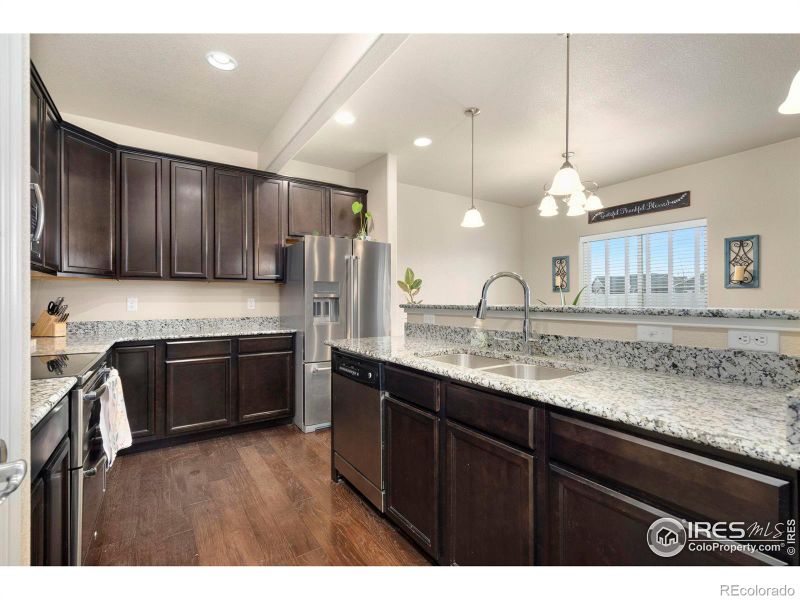 889 Shirttail Peak Dr, Windsor, CO 80550