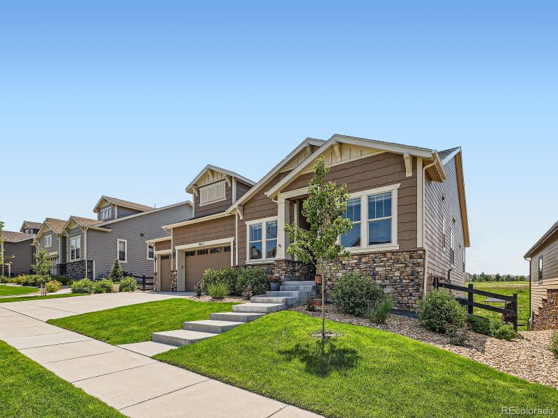 8611 S De Gaulle Ct, Aurora, CO 80016