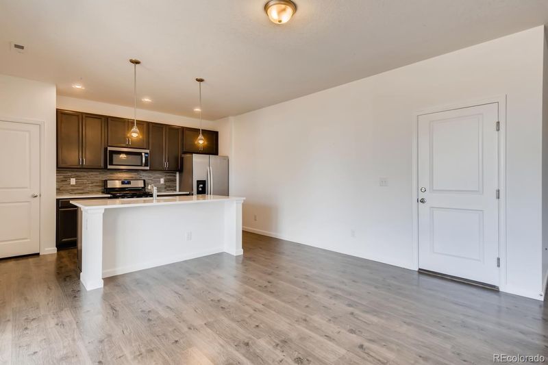 210 S Vandriver Way, Aurora, CO 80018