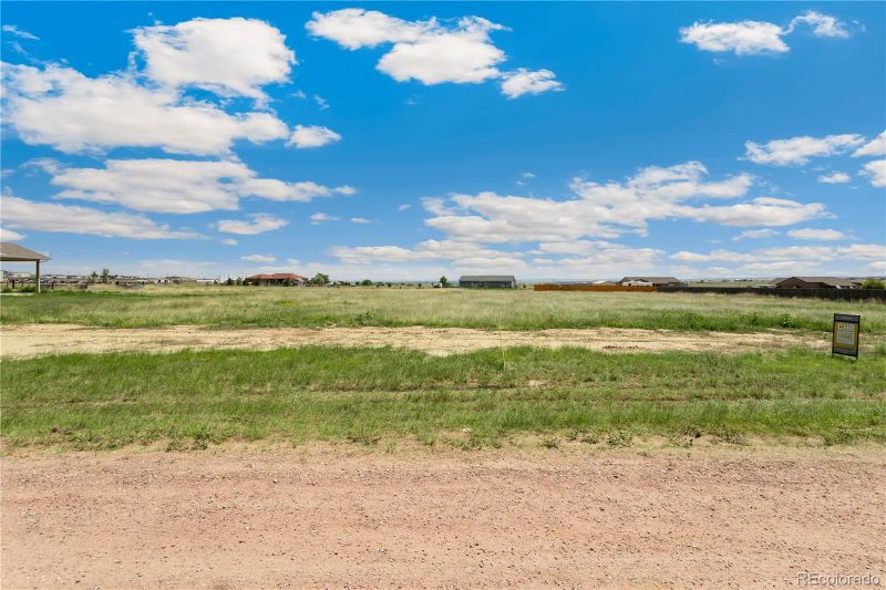 1686 E Silverwood Dr, Pueblo West, CO 81007