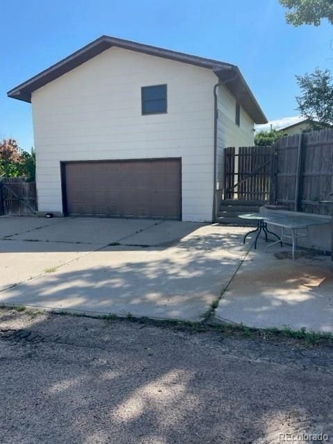 925 Franklin St, Wray, CO 80758