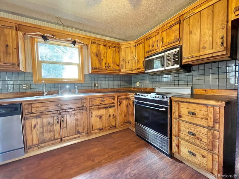 0151 Fox Creek Dr, Coaldale, CO 81222