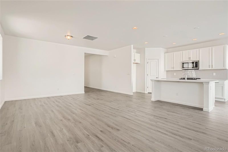 27560 E Cedar Pl, Aurora, CO 80018