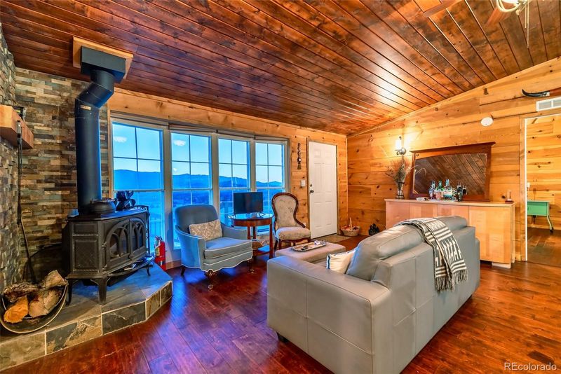 550 Cumberland Dr, Jefferson, CO 80456