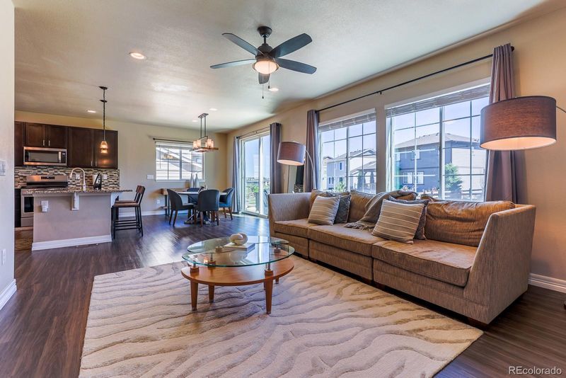 7246 S Robertsdale Way S, Aurora, CO 80016
