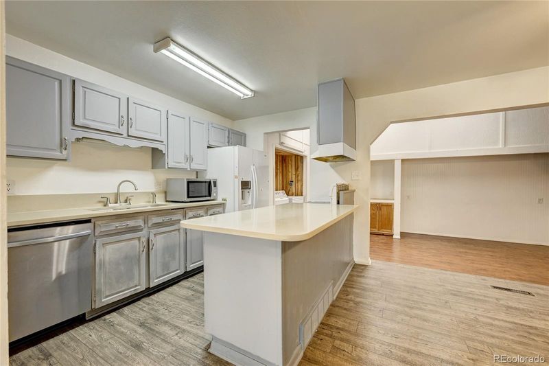 11776 E Canal Dr, Aurora, CO 80011
