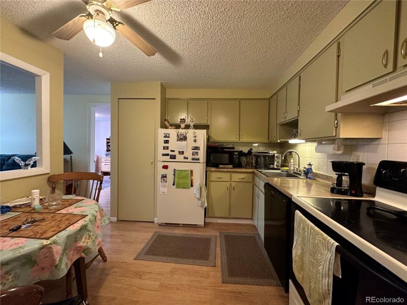 1304 S Parker Rd #PH18, Denver, CO 80231