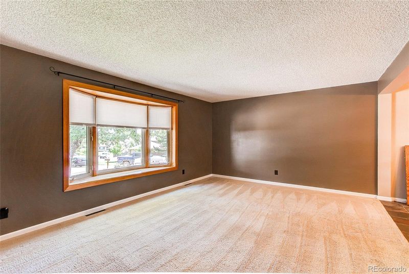 2337 S Garrison Ct, Lakewood, CO 80227