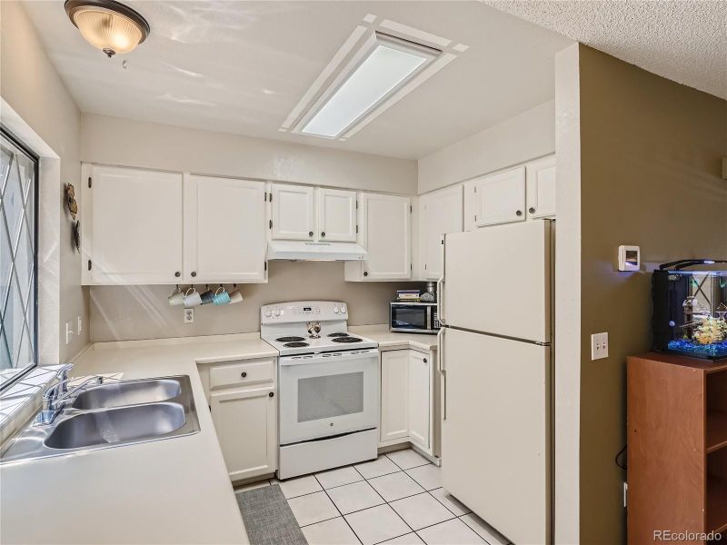 18538 E Whitaker Cir #B, Aurora, CO 80015